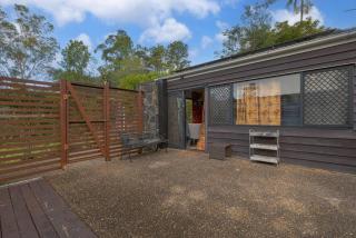 Quiet 2 Bedroom Daisy Hill Home with Garden Views, Parking, Internet - 7
