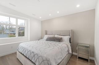 Upscale 4BR Home - Steps Away to SkyTrain - 0