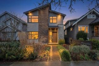 Upscale 4BR Home - Steps Away to SkyTrain - 8