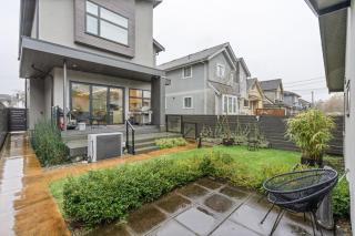 Upscale 4BR Home - Steps Away to SkyTrain - 5