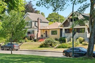 Bright 2BR Kits Gem - Walk to Parks and Beaches - 5