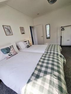 Huge 4Bed2Bath Sleeps 8 Flexible Long Term Stays - 5