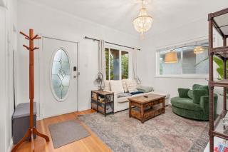 Charming 2BR Burnaby Home - Work-Ready and Parking - 5