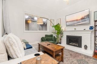 Charming 2BR Burnaby Home - Work-Ready and Parking - 2