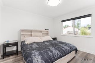 Modern 5BR Home Near Lions Gate with Glass Deck and BBQ - 6