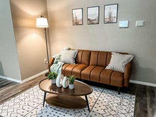 Vibrant Texan Escape with Patio & Gated Community - 2
