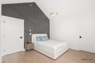 Newly Renovated 3BR Townhouse - Heart of East Van - 0