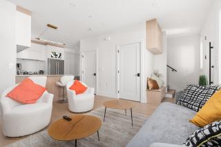 Newly Renovated 3BR Townhouse - Heart of East Van - 1