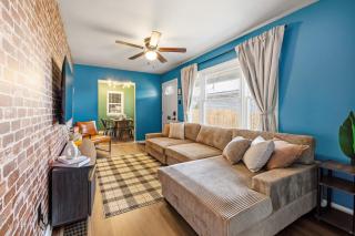 University Stay that Sleeps 10. Game Room, Firepit , and Grill - 3