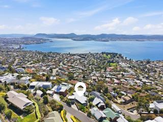 Bridgeview Mansion Escape - Sandy Bay - 7