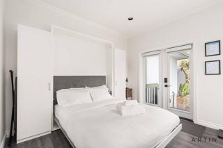 Cozy Garden Studio with Patio and In-suite Laundry - 2