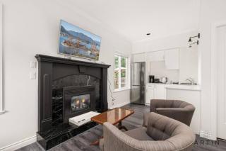 Cozy Garden Studio with Patio and In-suite Laundry - 1
