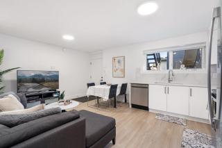 Charming Burnaby Hideaway Near Metrotown - 2