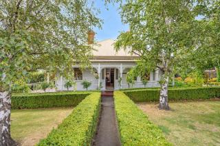 Charming Historic Home, Modern Comforts - 0