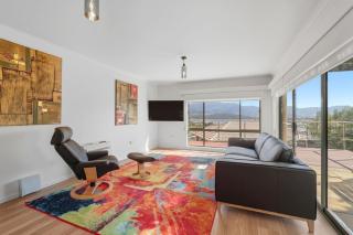 Riverview Townhouse Retreat - 9