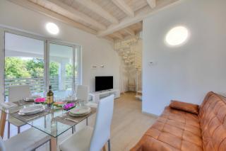 Golden Terrace - Happy Rentals - 8