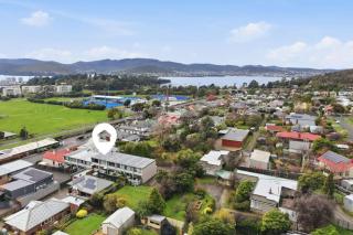 Warm Mid century modern 2BR, 8 mins from CBD - 6
