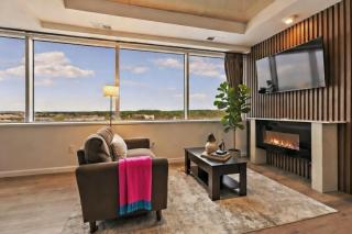 Peaceful Luxury High-rise Apartment with Panoramic Views - 5