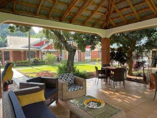 Entire Villa and Garden - 5 Beautiful Guest Units - 0