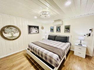 Tripps Landing-Pet Friendly-Sleeps 10 - 7