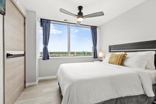 Stunning Two Bedroom Penthouse with City Views - 9
