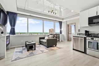 Stunning Two Bedroom Penthouse with City Views - 8
