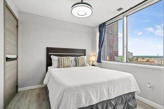Stunning Two Bedroom Penthouse with City Views - 3