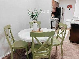 Spacious Family Value Retreat - Pool and Garage - 5