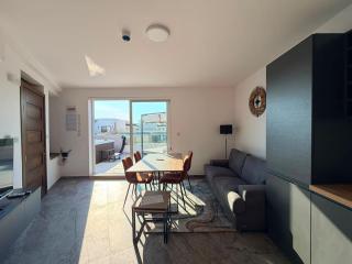 HTR Duplex Penthouse Suite - Private Roof Top Jacuzzi - City Views - 1