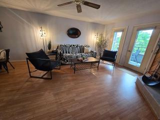Spacious 2-Story Condo by the Lake - 8