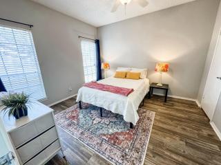 Spacious Poolside Oasis - Easy Access and Garage - 0