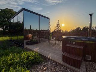 Stylish Mirrored Cabin with Hot Tub & Sauna - 0