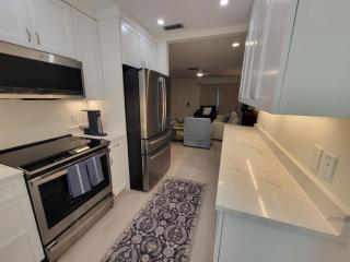 Charming 3BR St. Armands Retreat - 6