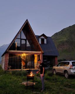 Grand Mountain Cottage - 0