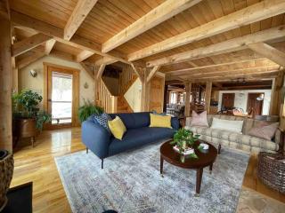 Authentic VT Chalet, Hot tub, Fire pit, Mt Snow - 9