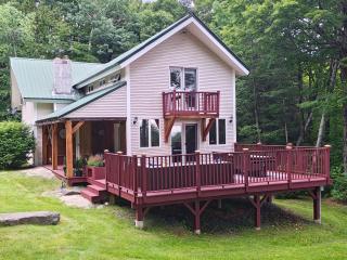 Authentic VT Chalet, Hot tub, Fire pit, Mt Snow - 6