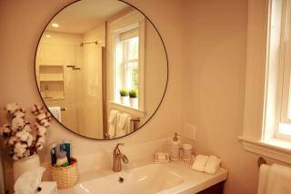 2BR Suite - Bright - Modern - Central AC - Parking - 5
