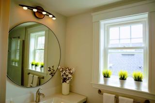 2BR Suite - Bright - Modern - Central AC - Parking - 3