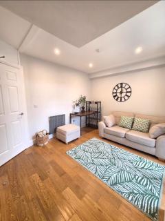 Newly Refurbished Townhouse - 9