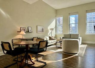 Downtown Luxe 2BR Loft Apt - Sleeps 8 - Walkable - 0