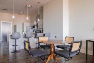 Downtown Luxe 2BR Loft Apt - Sleeps 8 - Walkable - 2
