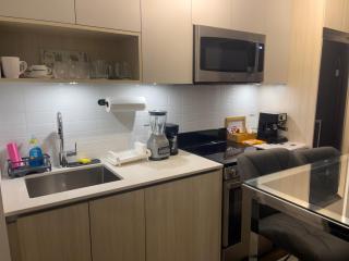 Stylish New 1BR in Toronto with Fast WiFi and Private Workspace - 4