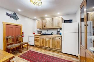 2-story apartment steps from the harbor & downtown - 2