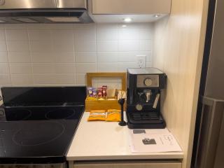 Stylish New 1BR in Toronto with Fast WiFi and Private Workspace - 3