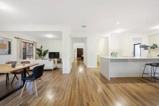 Luxury 5BR 5Bath Home Style Space Comfort EV - 7