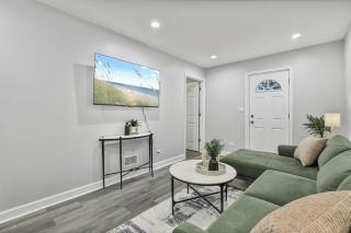 Cozy 4BR 2BA Worth Home - 6