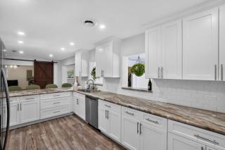 5BR Pool Home Near Beaches Pet-Friendly BBQ - 3