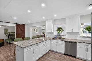 5BR Pool Home Near Beaches Pet-Friendly BBQ - 1