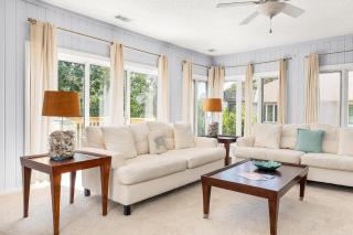 Madelyn's Oceanview - 3