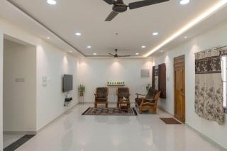 Quiet 3BHK Family Home Near Beach & White Town - 0